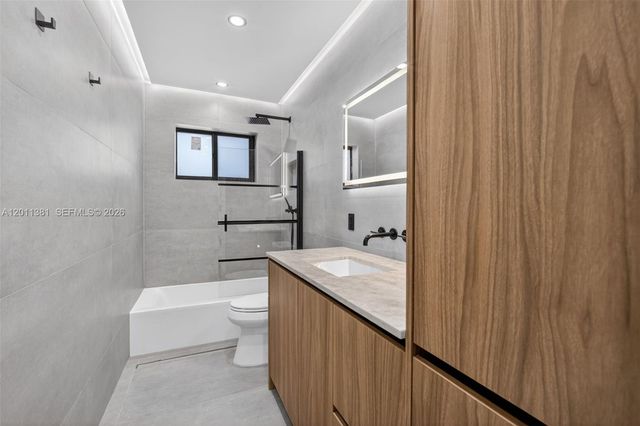 2131 N 53rd Ave, Hollywood, FL 33021