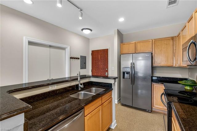 411 W Washington Street 106, Greensboro, NC 27401