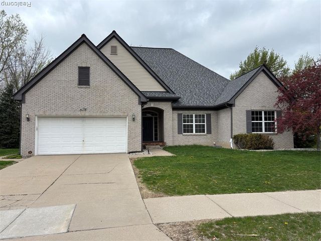 2108 Lagoon Drive, Rochester Hills, MI 48309