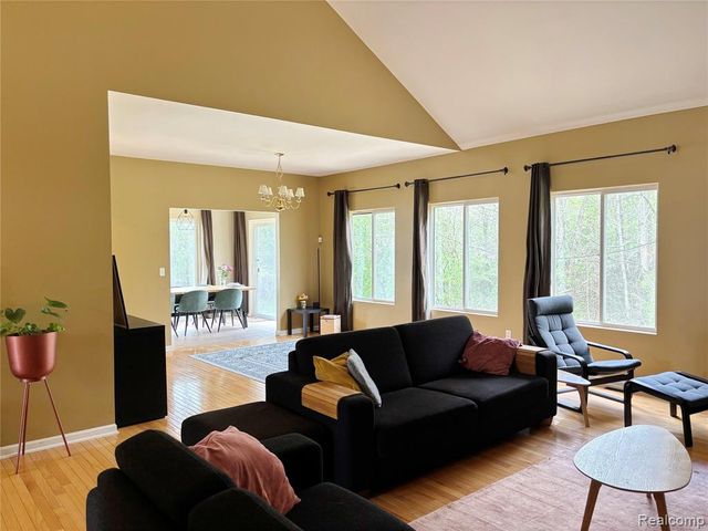 2108 Lagoon Drive, Rochester Hills, MI 48309