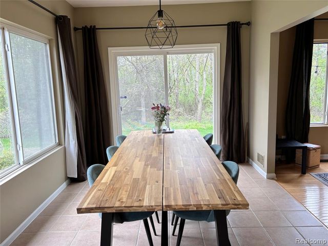2108 Lagoon Drive, Rochester Hills, MI 48309