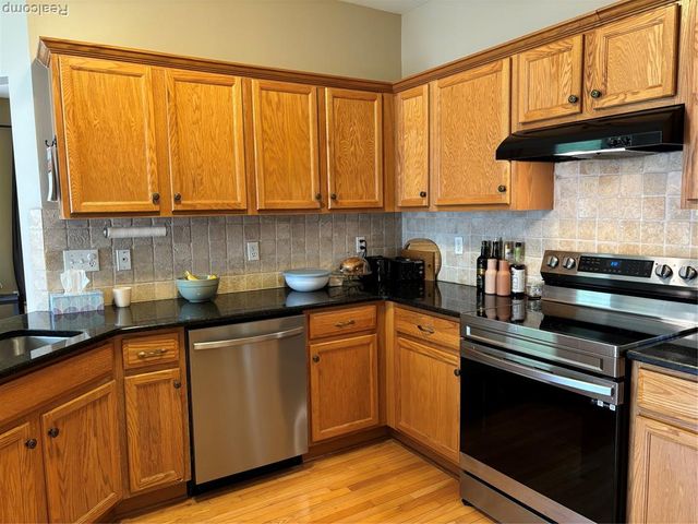 2108 Lagoon Drive, Rochester Hills, MI 48309
