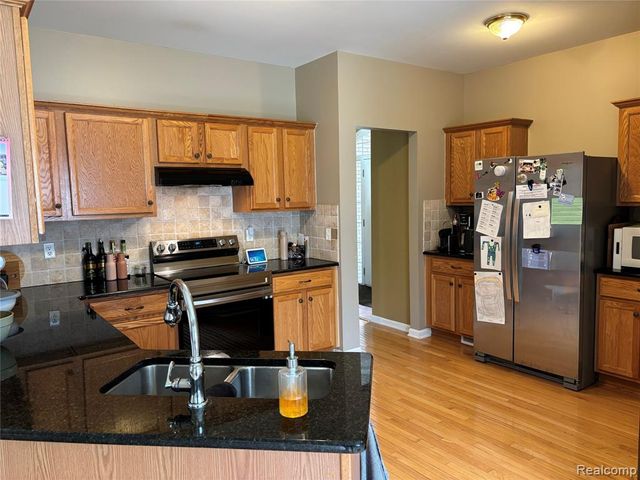 2108 Lagoon Drive, Rochester Hills, MI 48309