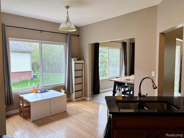 2108 Lagoon Drive, Rochester Hills, MI 48309