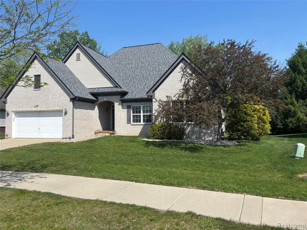 2108 Lagoon Drive, Rochester Hills, MI 48309