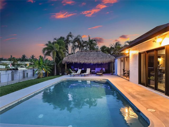 380 SE 1st Ter, Pompano Beach, FL 33060