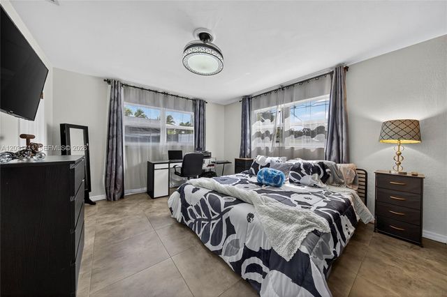380 SE 1st Ter, Pompano Beach, FL 33060