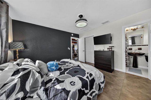 380 SE 1st Ter, Pompano Beach, FL 33060
