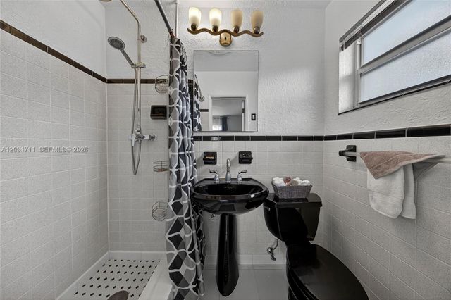 380 SE 1st Ter, Pompano Beach, FL 33060