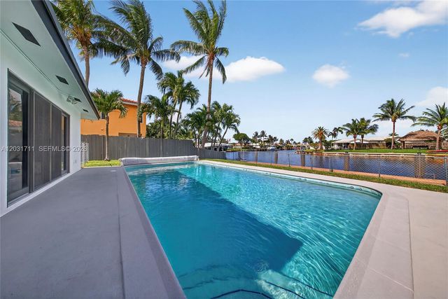 380 SE 1st Ter, Pompano Beach, FL 33060