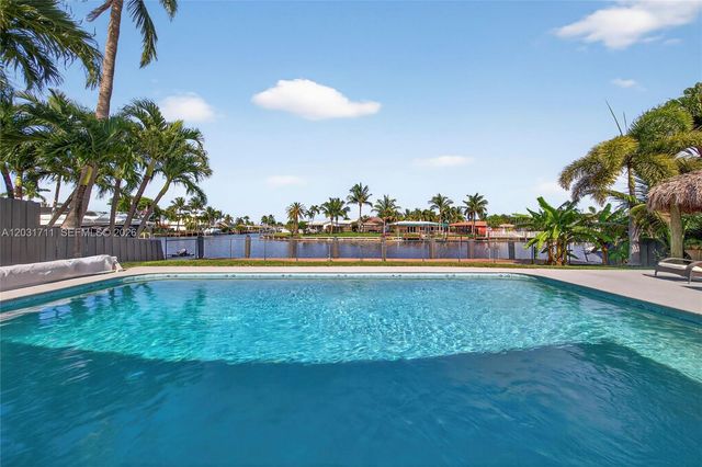 380 SE 1st Ter, Pompano Beach, FL 33060