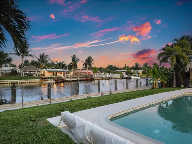 380 SE 1st Ter, Pompano Beach, FL 33060