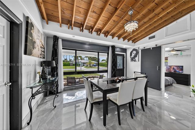 380 SE 1st Ter, Pompano Beach, FL 33060