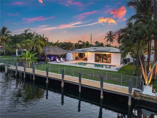 380 SE 1st Ter, Pompano Beach, FL 33060
