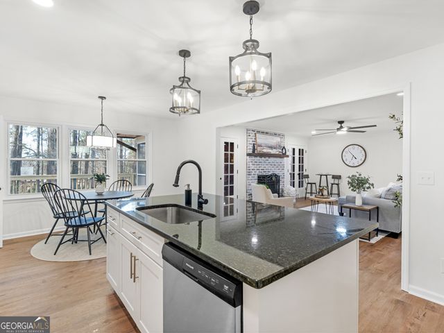 230 Horseshoe Circle, Fayetteville, GA 30215