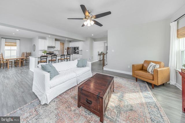 213 SPRING BEAUTY DR, Williamstown, NJ 08094