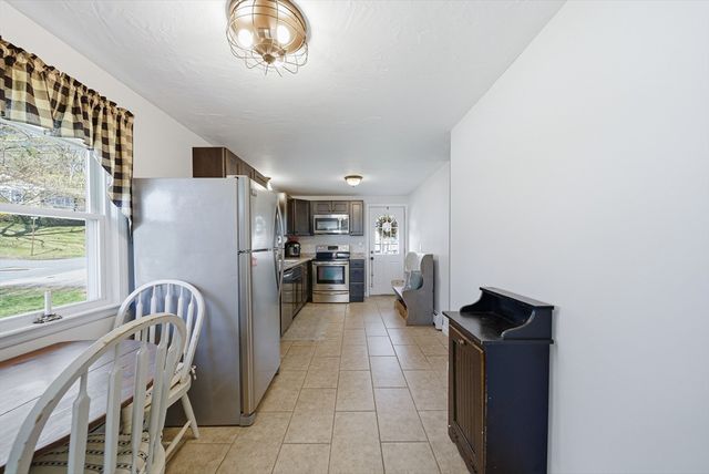 16 Monterey Dr, Leicester, MA 01611