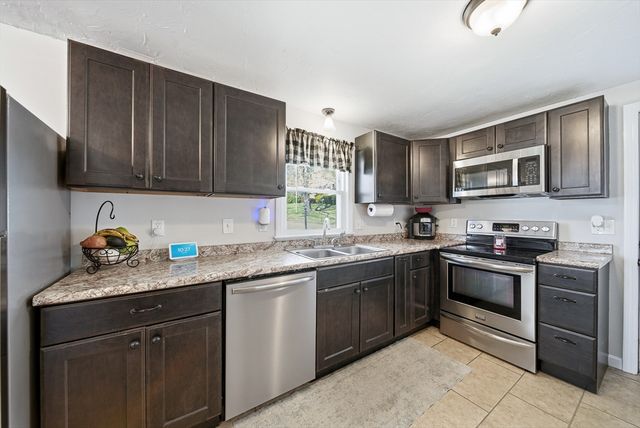 16 Monterey Dr, Leicester, MA 01611