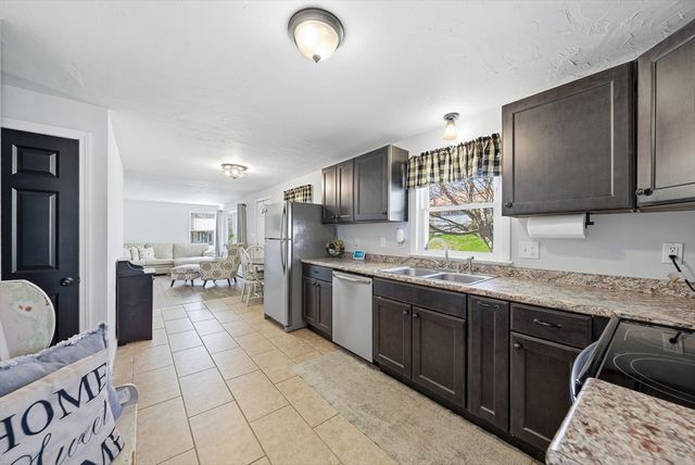 16 Monterey Dr, Leicester, MA 01611