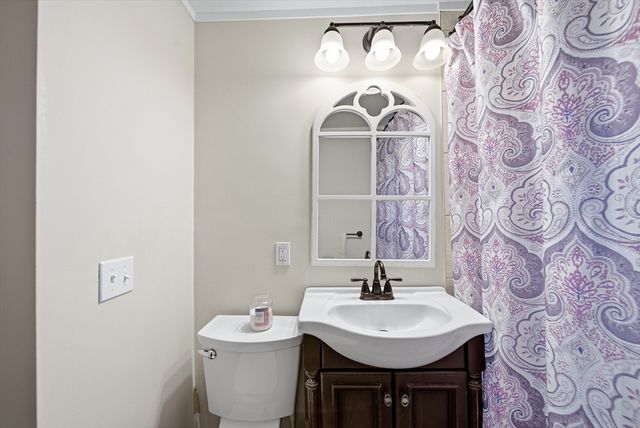 16 Monterey Dr, Leicester, MA 01611