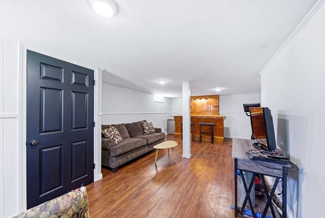 16 Monterey Dr, Leicester, MA 01611