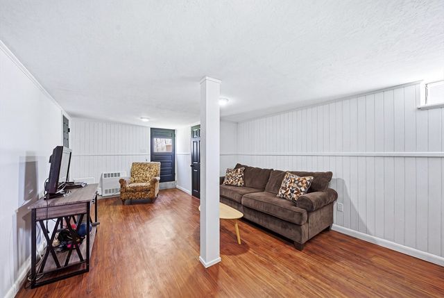 16 Monterey Dr, Leicester, MA 01611