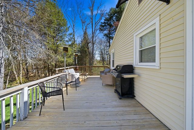 16 Monterey Dr, Leicester, MA 01611