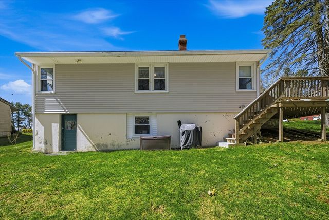 16 Monterey Dr, Leicester, MA 01611