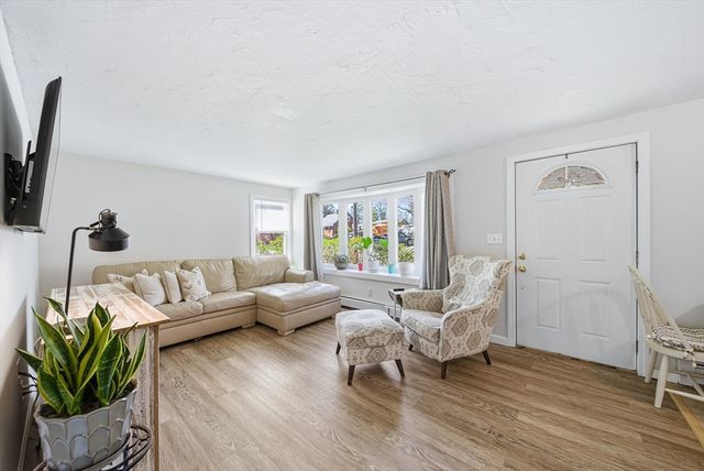 16 Monterey Dr, Leicester, MA 01611