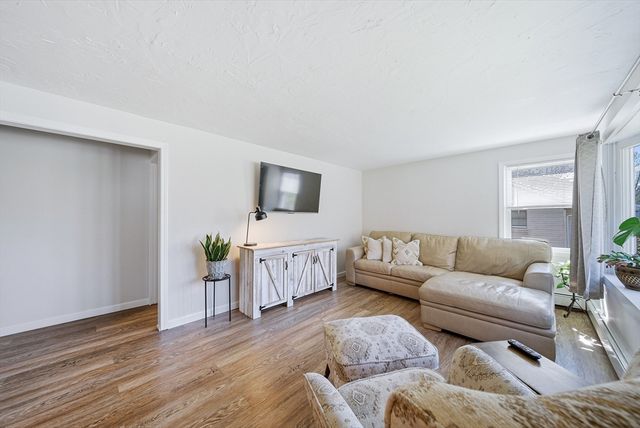 16 Monterey Dr, Leicester, MA 01611