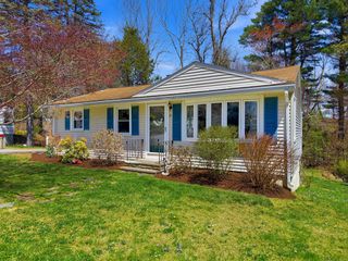 16 Monterey Dr, Leicester, MA 01611