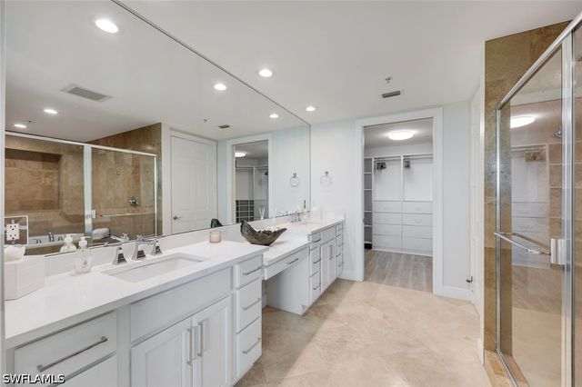 275 Indies WAY 1703, Naples, FL 34110
