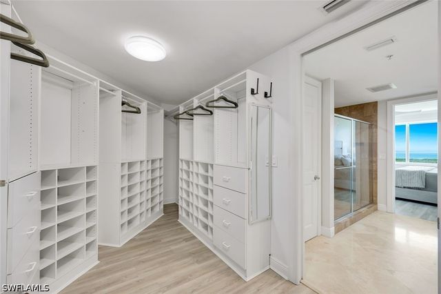 275 Indies WAY 1703, Naples, FL 34110