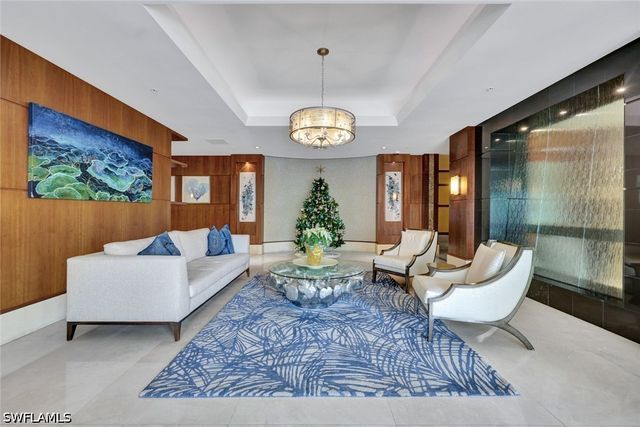 275 Indies WAY 1703, Naples, FL 34110
