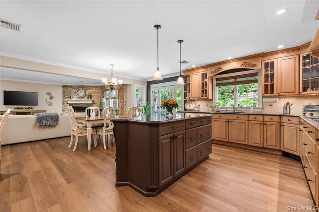 10 Serene Court, Dix Hills, NY 11746
