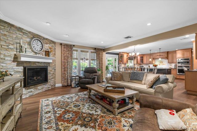 10 Serene Court, Dix Hills, NY 11746