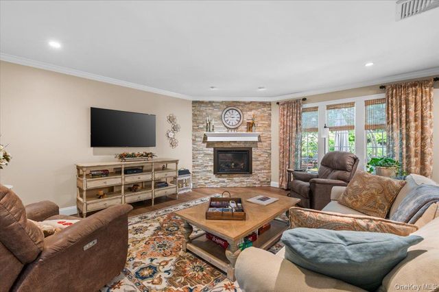 10 Serene Court, Dix Hills, NY 11746