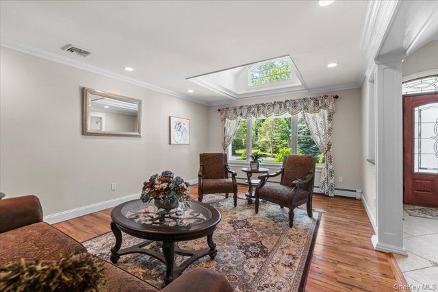 10 Serene Court, Dix Hills, NY 11746