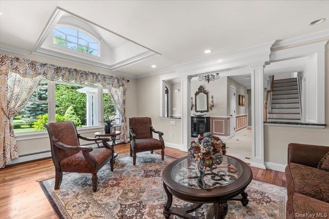10 Serene Court, Dix Hills, NY 11746