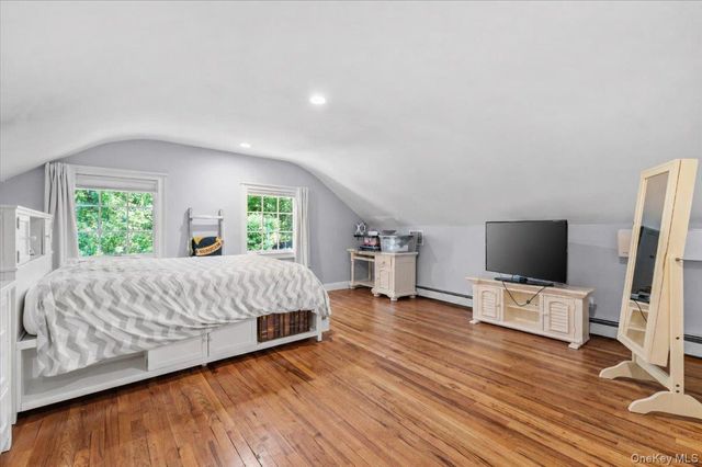 10 Serene Court, Dix Hills, NY 11746