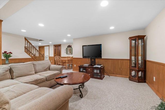 10 Serene Court, Dix Hills, NY 11746