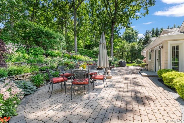 10 Serene Court, Dix Hills, NY 11746