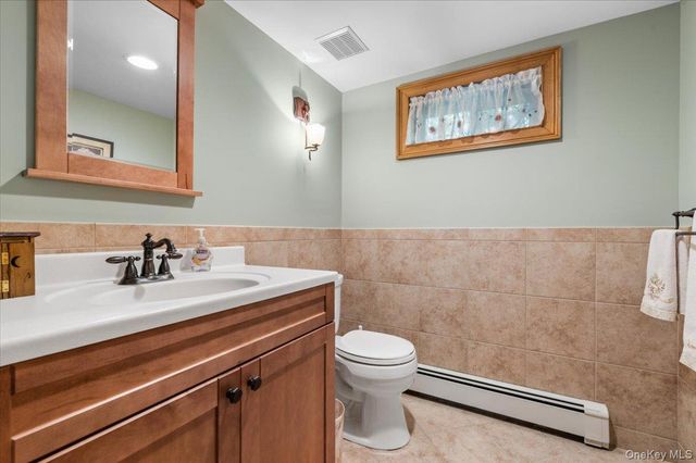 10 Serene Court, Dix Hills, NY 11746