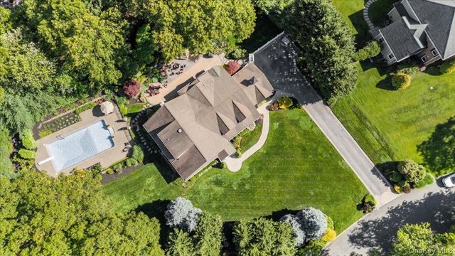 10 Serene Court, Dix Hills, NY 11746