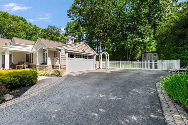10 Serene Court, Dix Hills, NY 11746