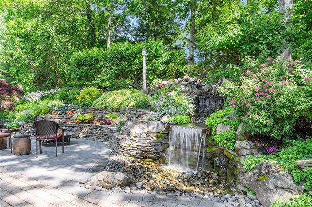 10 Serene Court, Dix Hills, NY 11746