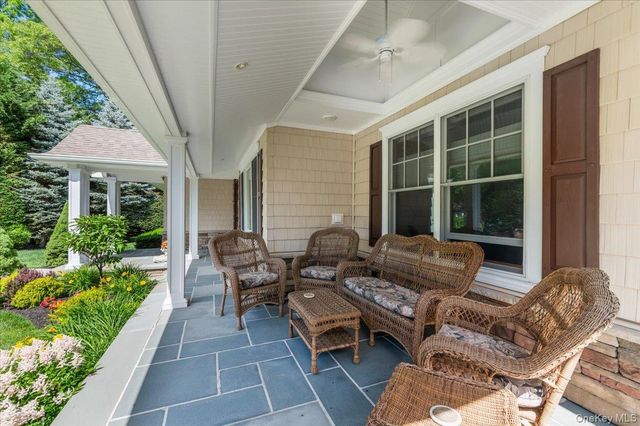 10 Serene Court, Dix Hills, NY 11746