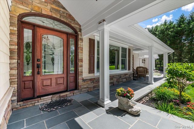 10 Serene Court, Dix Hills, NY 11746