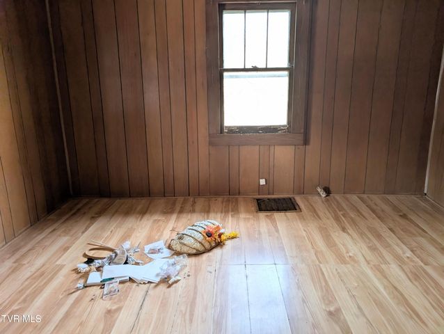 155 Selfe Drive, Clintwood, VA 24228