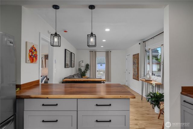 206 Hewitt Avenue, Bremerton, WA 98337